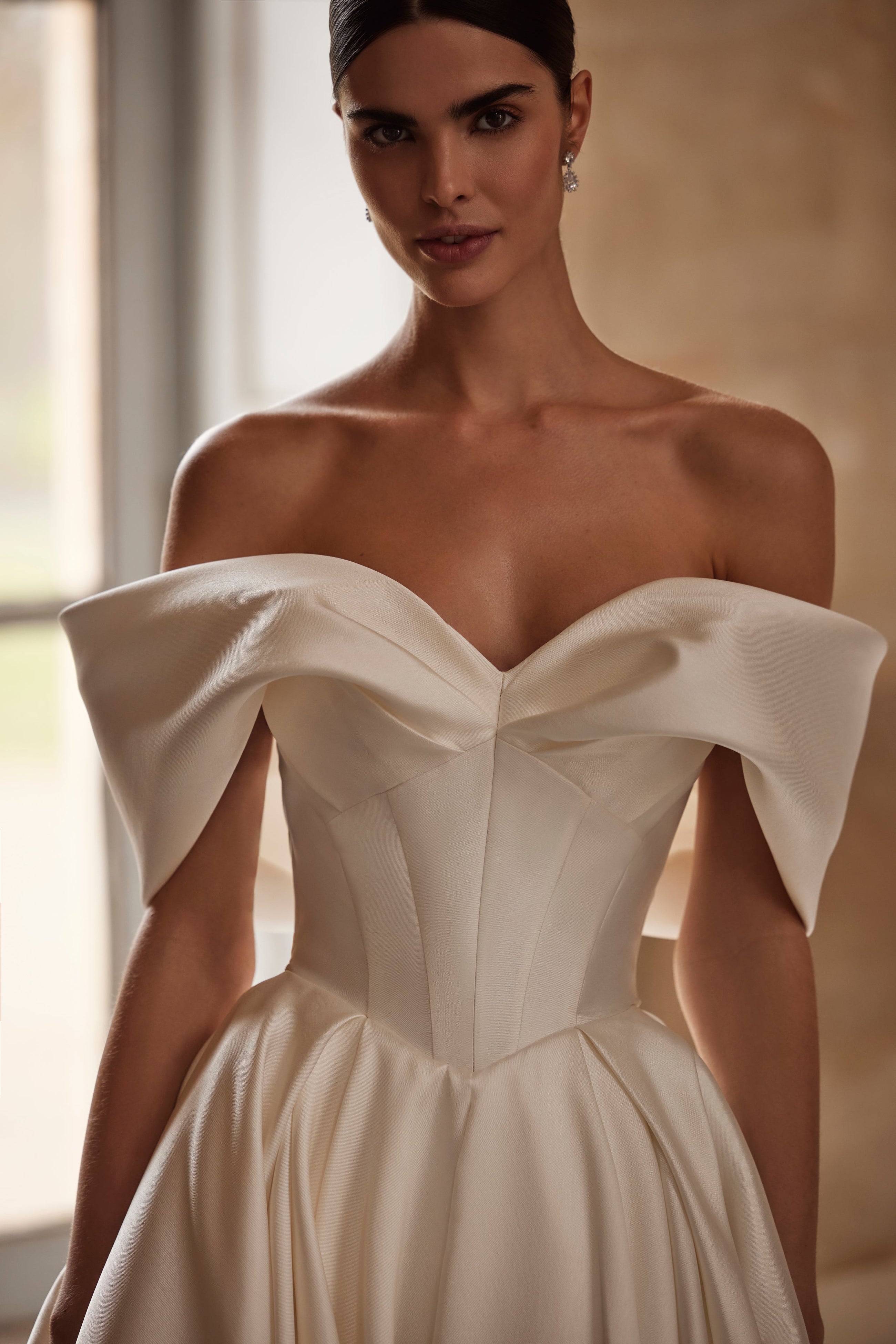 Milla Nova wedding dress Mirabella - try on at LVA BRIDE (Chicago, Milwaukee)