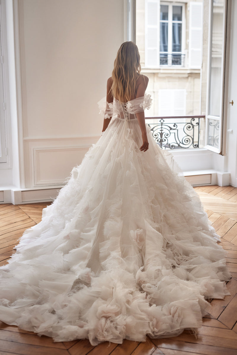 Milla Nova wedding dress Rochelle -  try on at LVA BRIDE (Chicago, Milwaukee)