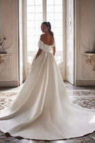 Milla Nova wedding dress Eridana -  try on at LVA BRIDE (Chicago, Milwaukee)
