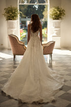 Milla Nova wedding dress Noomi -  try on at LVA BRIDE (Chicago, Milwaukee)