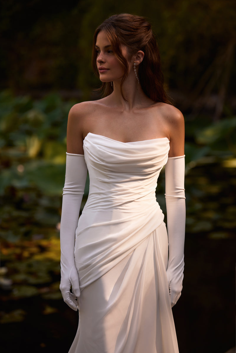 Milla Nova wedding dress Amika -  try on at LVA BRIDE (Chicago, Milwaukee)