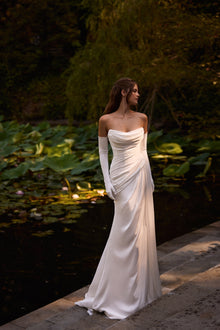 Milla Nova wedding dress Amika -  try on at LVA BRIDE (Chicago, Milwaukee)