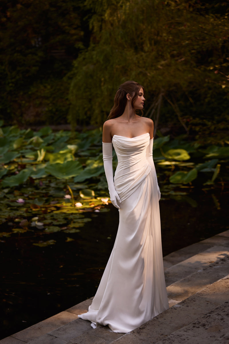 Milla Nova wedding dress Amika -  try on at LVA BRIDE (Chicago, Milwaukee)