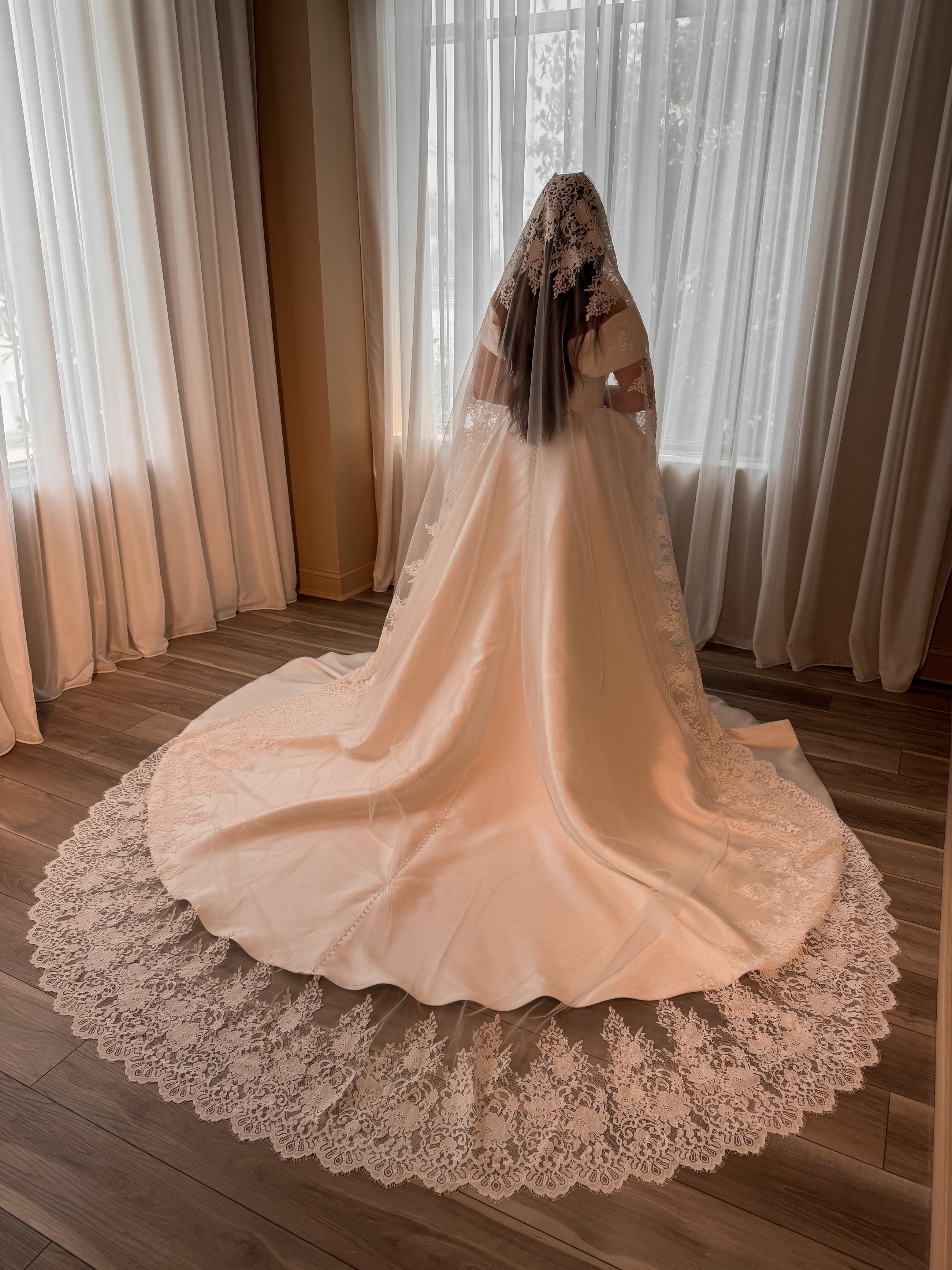 Elisora veil