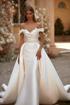 Milla Nova wedding dress Luciana -  try on at LVA BRIDE (Chicago, Milwaukee)