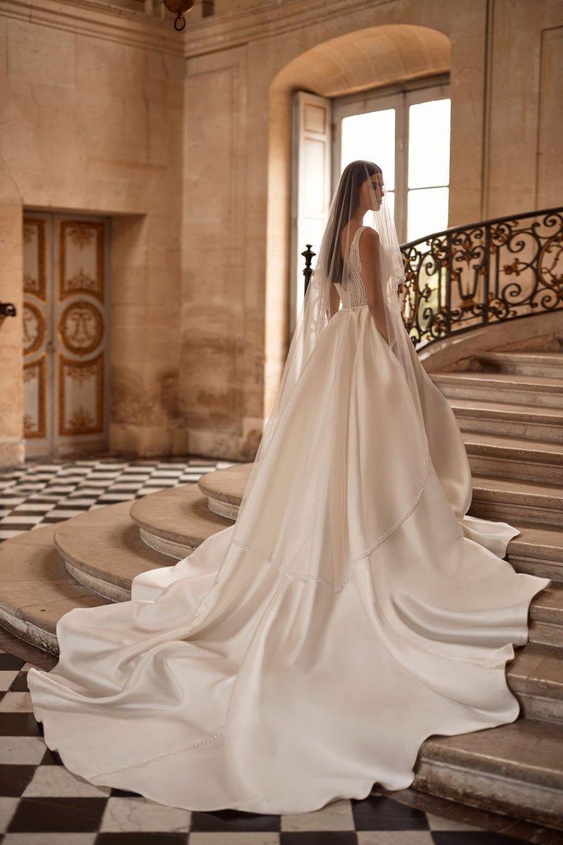 Carven veil
